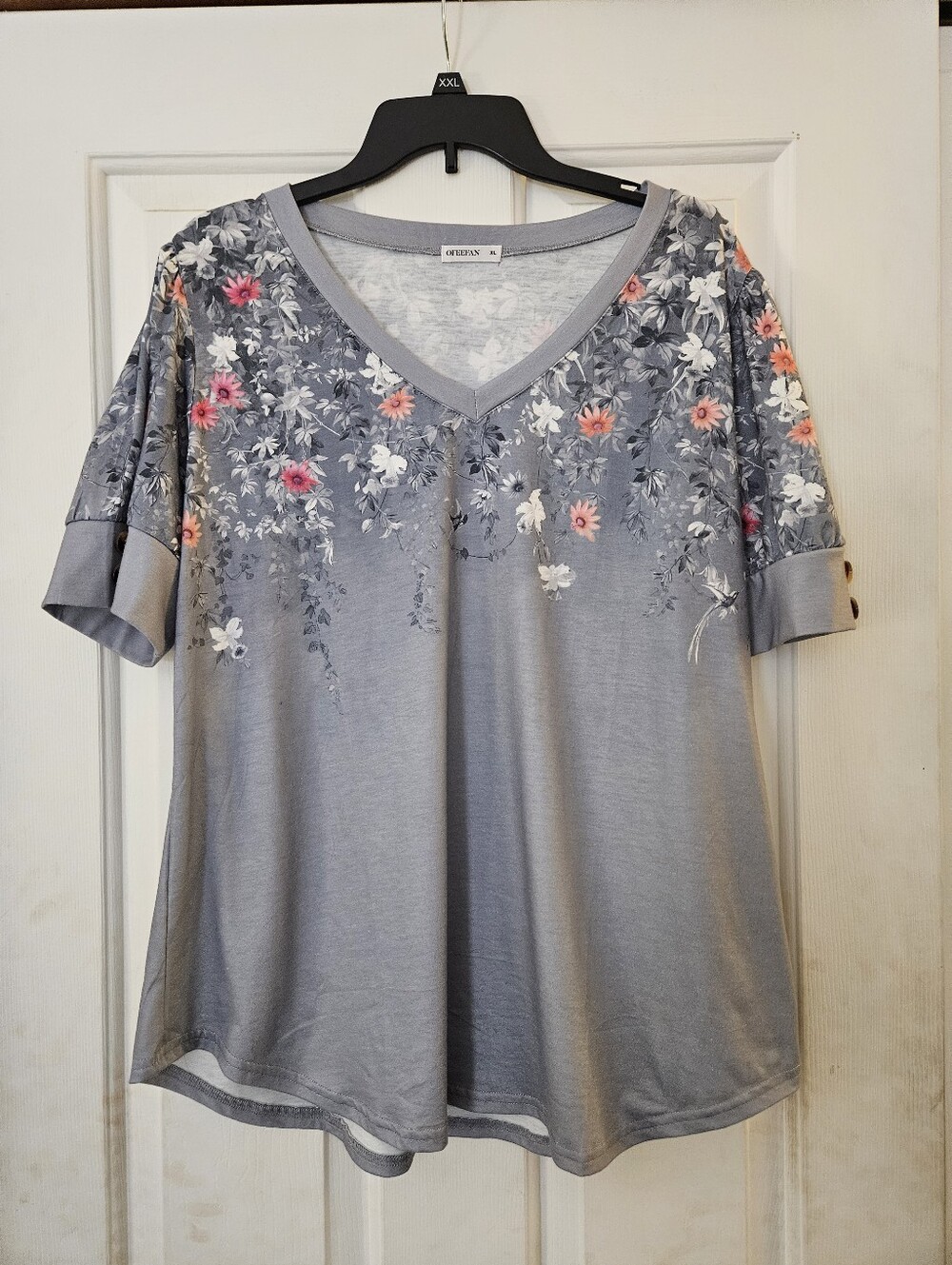 Offefan XL Grey Floral V-Neck Short Sleeve Top
